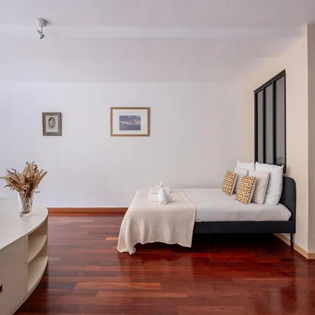 Loft D Exception Au Pied Des Champs-élysées Parigi